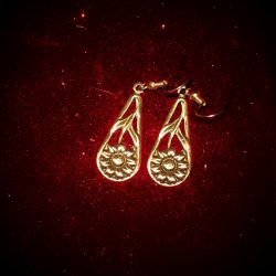Daisy in Teardrop Earrings
